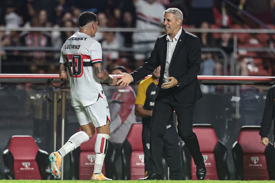 Luciano comemora com Crespo primeiro gol do São Paulo - Divulgação/São Paulo