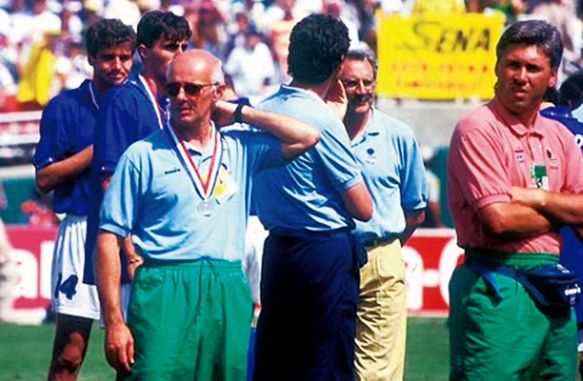 Em 1994, como auxiliar de Sacchi (à esq.), viu a Itália perder a Copa para o Brasil - Best Photo Agency