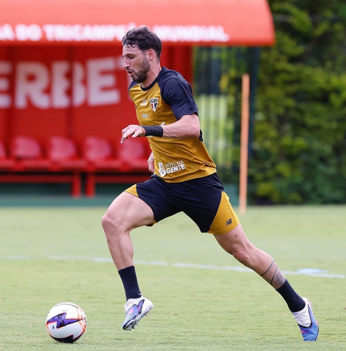 Calleri e Lucas Moura voltam a treinar com grupo do São Paulo