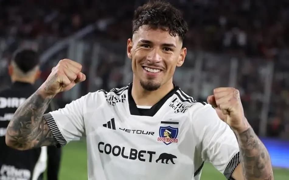 Vasco avança por Saldivia, zagueiro uruguaio pedido por Diniz