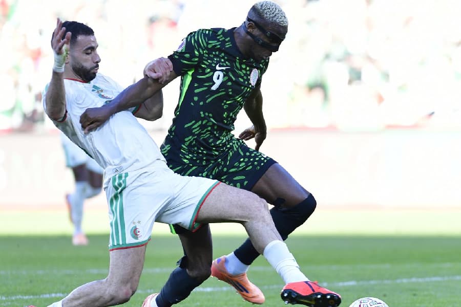 Osimhen guardou o seu na vitória da Nigéria - JALAL MORCHIDI / EFE