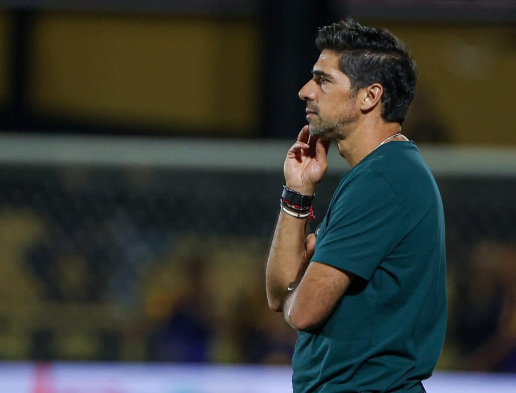 Abel à beira do campo na goleada sofrida pelo Palmeiras no Paulistão - Fabio Menotti/Palmeiras