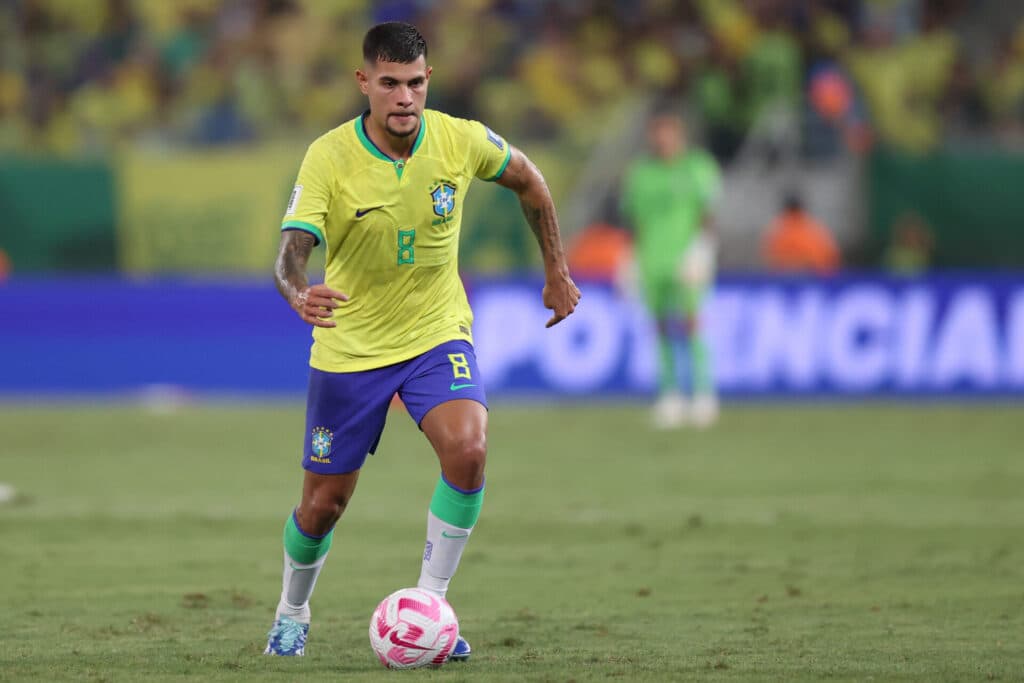 Bruno Guimarães lesionado: quem pode ganhar a vaga na seleção?