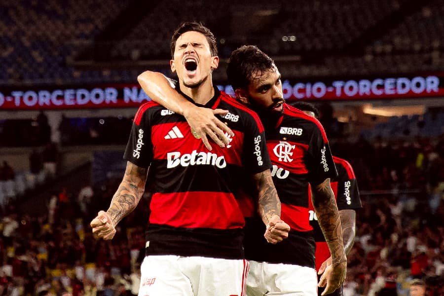 Flamengo atropela Sampaio Corrêa, espanta a crise e avança no Carioca