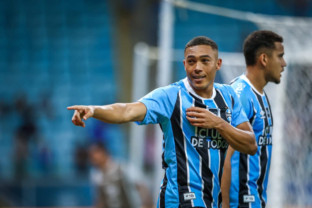 Carlos Vinícius volta a marcar e coloca Grêmio na semi do Gaúcho - LUCAS UEBEL/GREMIO