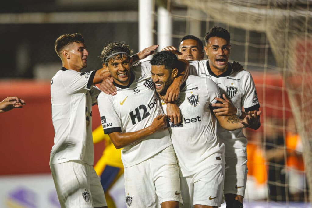 Hulk brilha, Atlético-MG massacra o Itabirito e garante vaga na semifinal