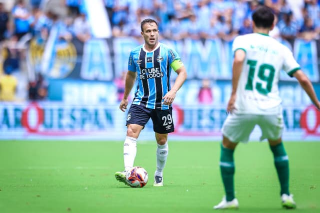 Sem acordo: Grêmio anuncia a saída do volante Arthur