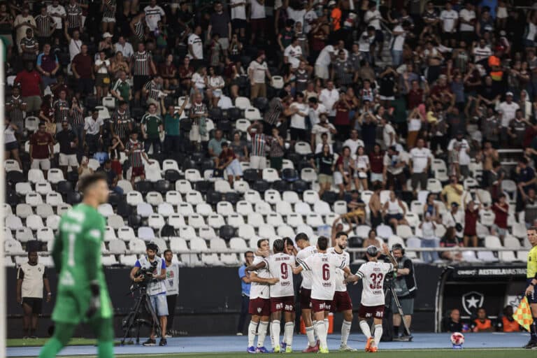 Torcida do Fluminense esgota ingressos de visitante para semifinal contra o Palmeiras