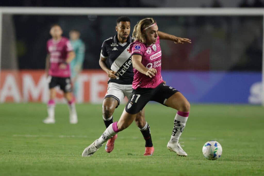 Spinelli marcou gol contra o Vasco, em São Januário, na Sul-Americana de 2025 - EFE/ André Coelho