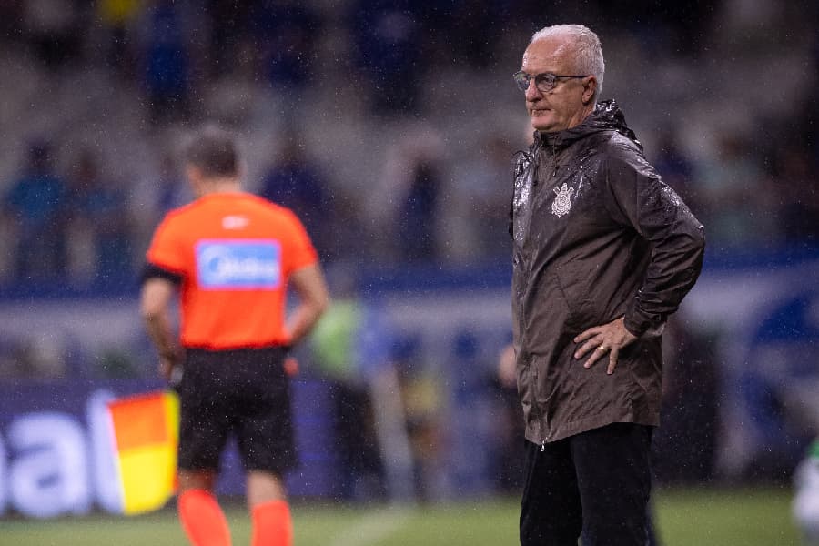 Dorival Júnior observa o time do Corinthians - Rodrigo Coca/Agência Corinthians
