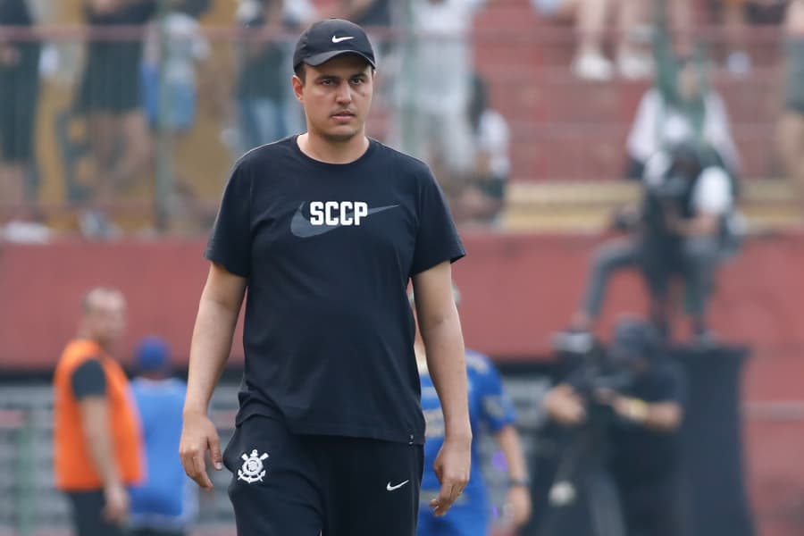 Corinthians demite o técnico Lucas Piccinato; veja os números