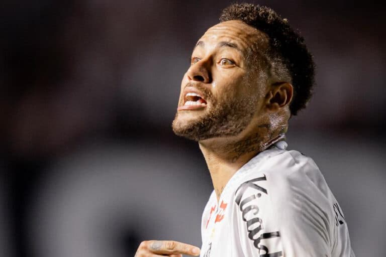 Neymar inicia arrancada final no Santos por vaga na Copa