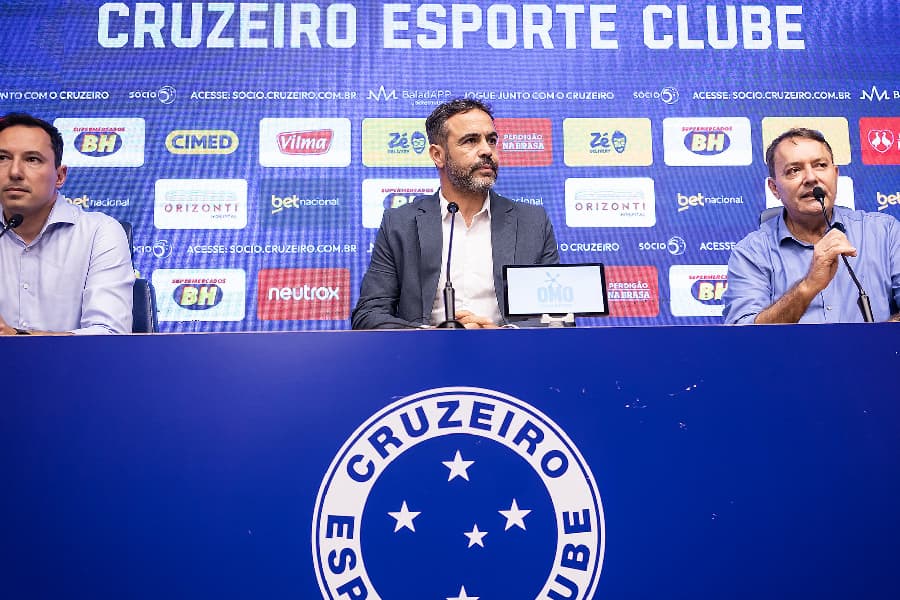 Artur Jorge vê empate justo e admite recuo precoce do Cruzeiro