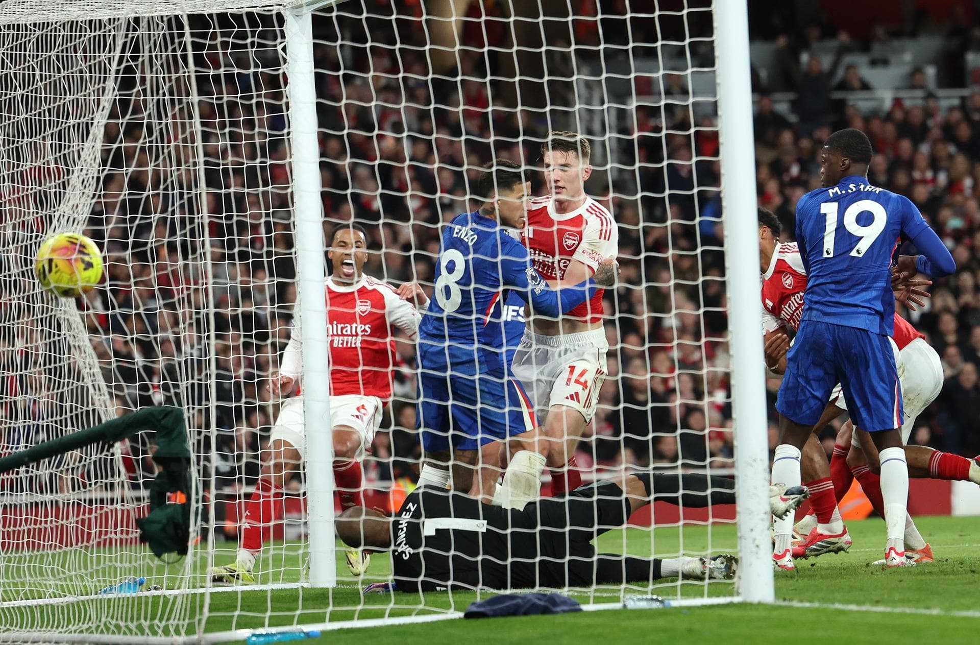 Em números, o peso da bola parada na liderança do Arsenal