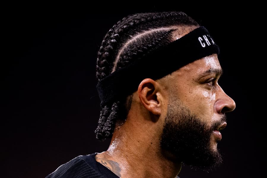 Por que Memphis Depay ainda não renovou com Corinthians