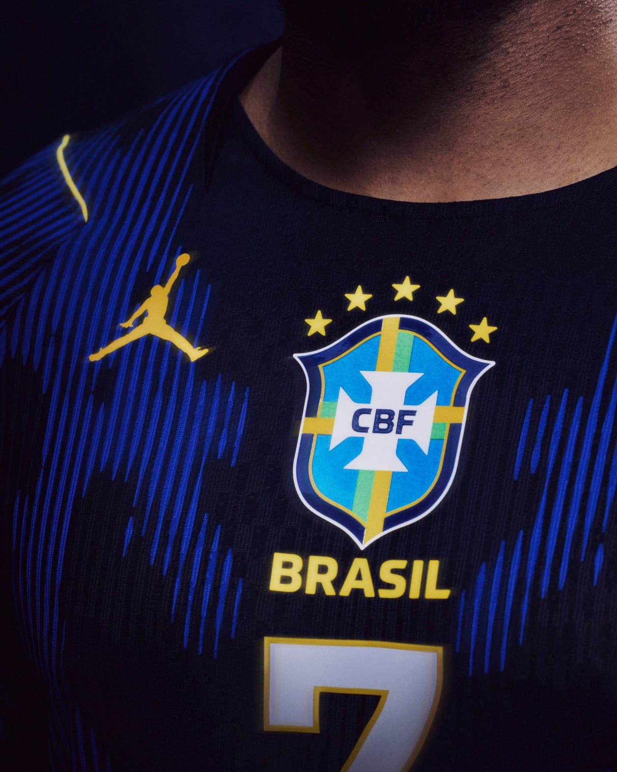 Coleção de agasalhos, bermudas e a camisa reserva da seleção são produzidas pela Jordan - Nike/Divulgação