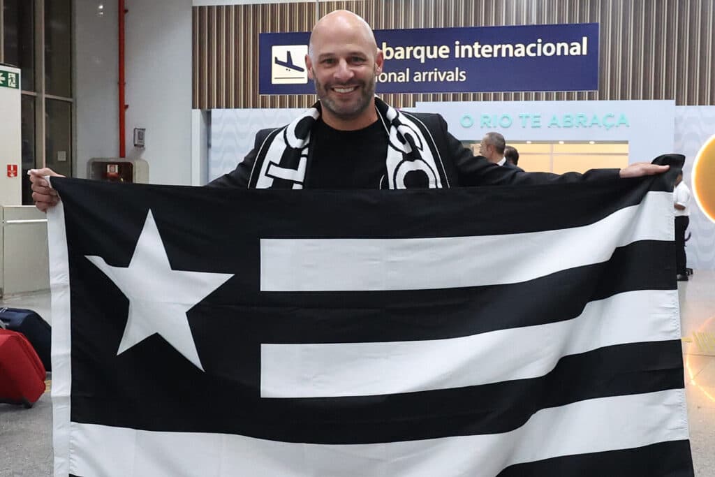 Sem técnico Franclim, Botafogo inscreve 49 jogadores na Sul-Americana