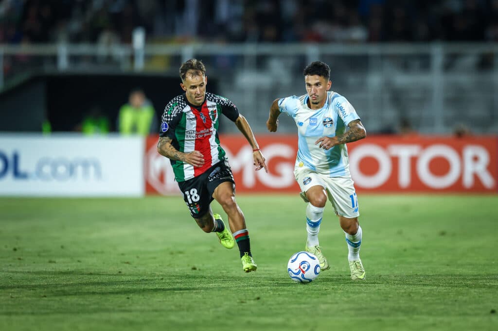 Carlos Vinícius perde três pênaltis e Grêmio empata com Palestino