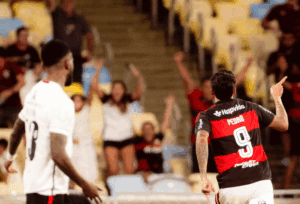 Pedro decide, e Flamengo faz 2 a 1 no Vitória