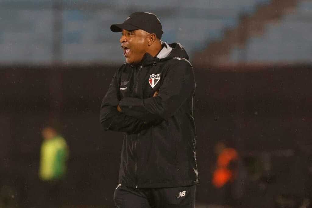 Debaixo de tempestade, São Paulo vence Boston River pela Sula