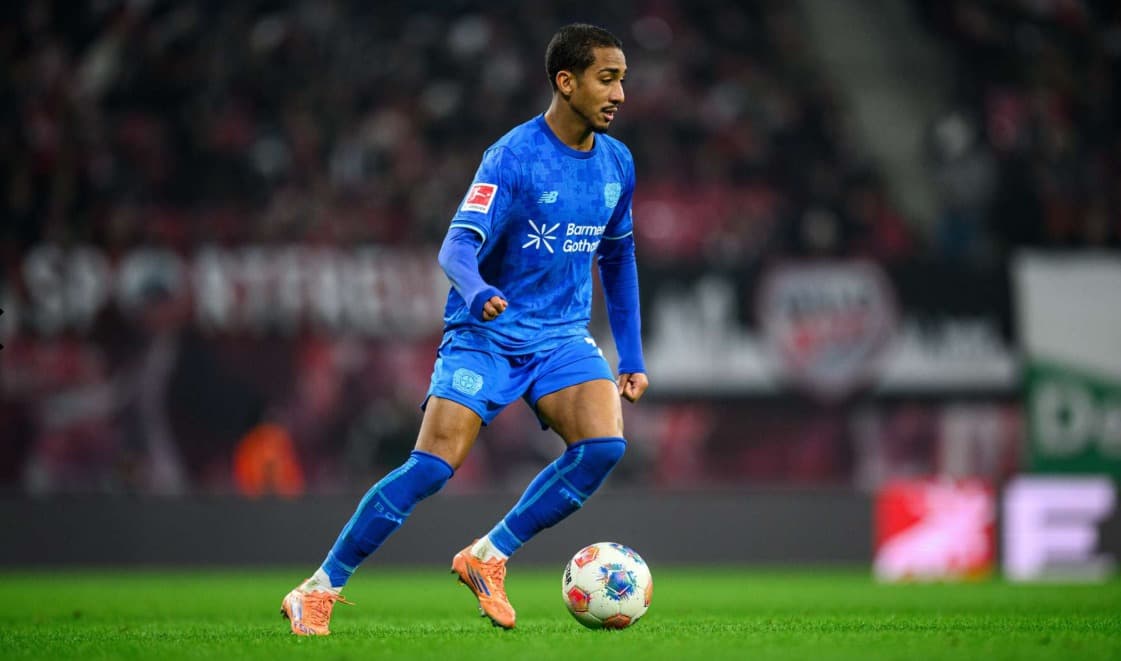 Arthur tem 27 partidas, com 2 gols e 3 assistências pelo Bayer Leverkusen nesta temporada - Bayer Leverkusen/Divulgação