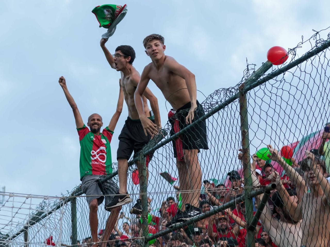 Torcedores da Portuguesa Santista fizera a festa do acesso em Ulrico Mursa - João Jardim/Agência Briosa