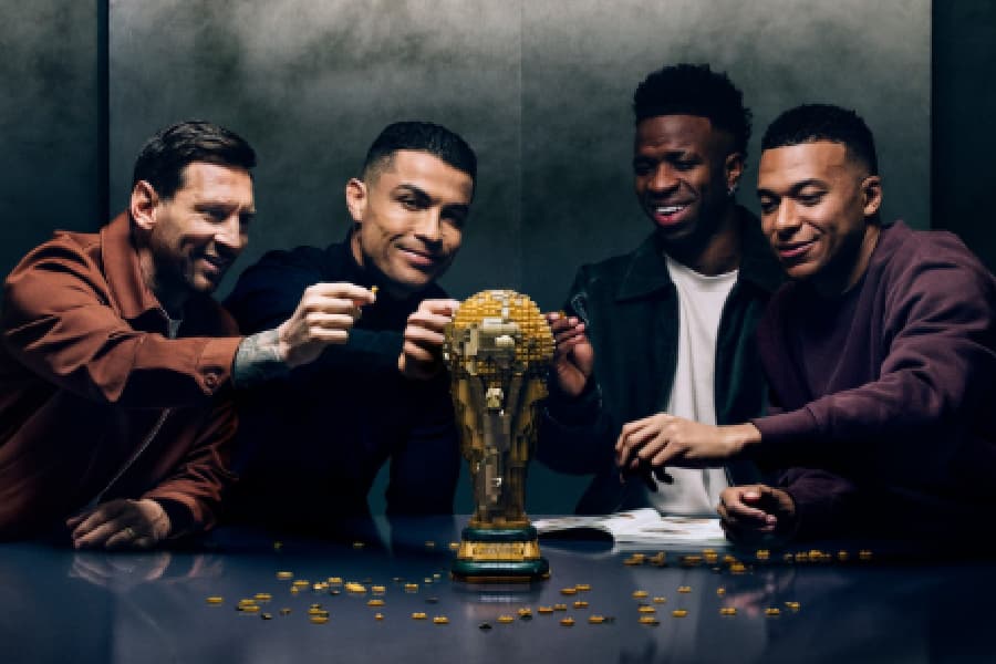 Messi, Cristiano Ronaldo, Vini Jr. e Mbappé em comercial da Lego - Reprodução/@lego