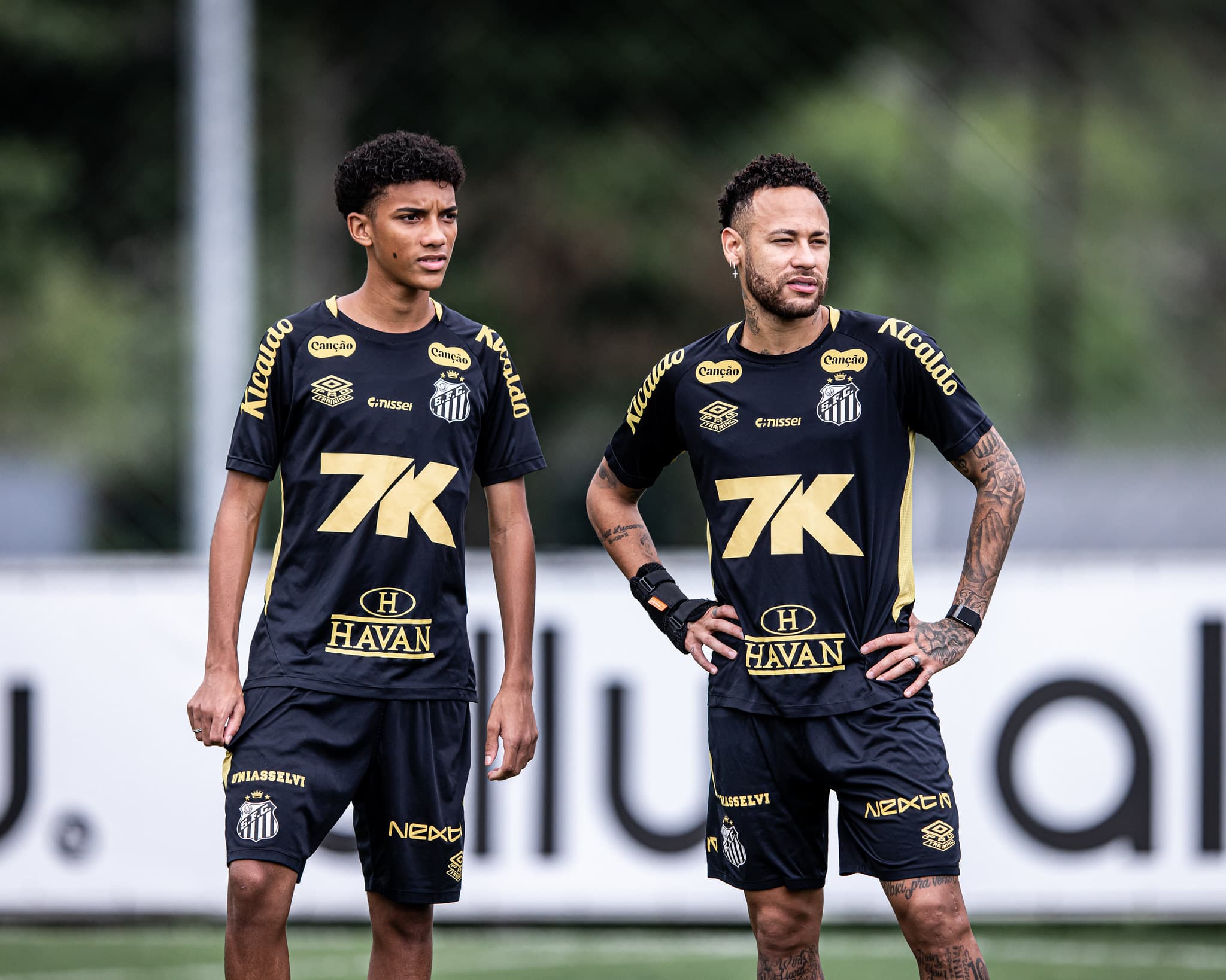 Robinho confirma tapa, e Neymar pede desculpas públicas
