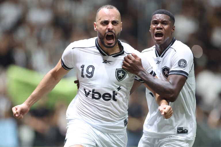 Arthur Cabral marca no fim e Botafogo arranca empate do Atlético-MG