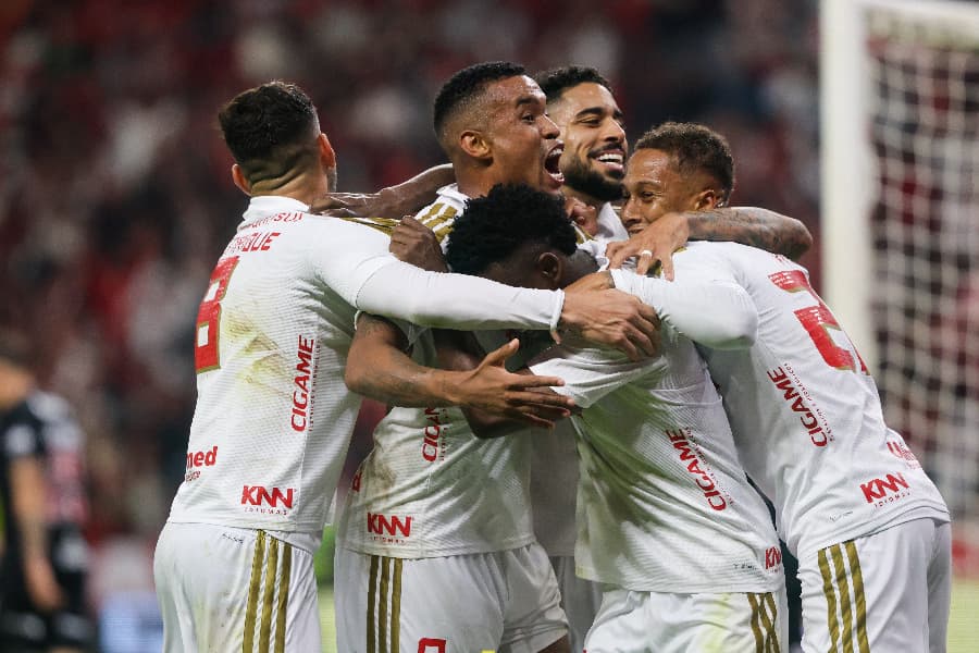Com show de Carbonero, Internacional atropela o Vasco no Beira-Rio