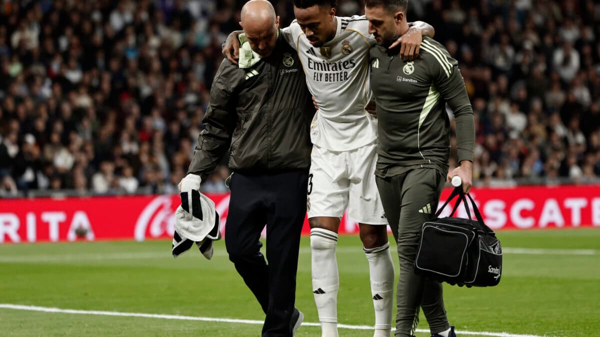 Éder Militão comemora volta ao Real Madrid após 180 dias parado