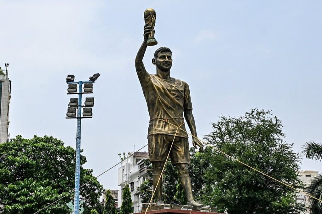 Estátua de 21 metro de Messi será retirada na Índia