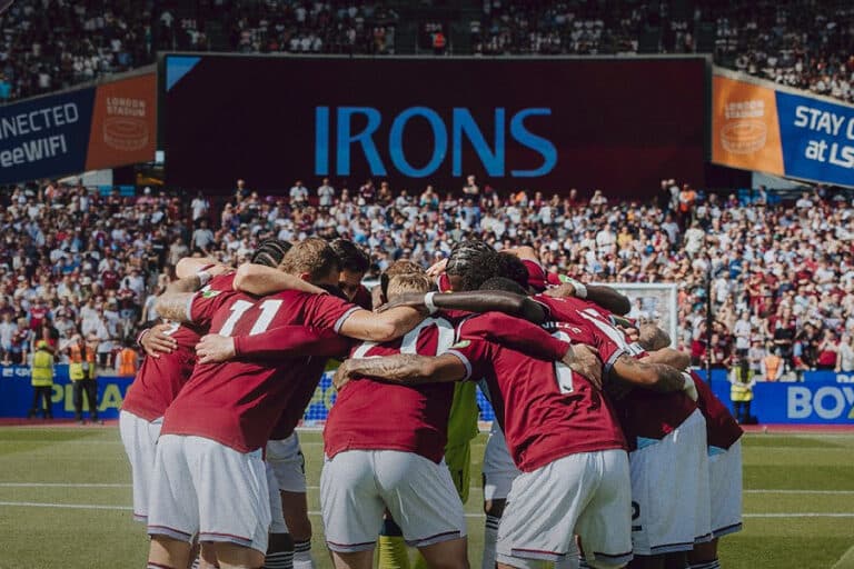 West Ham bate Leeds, mas é rebaixado na Premier League