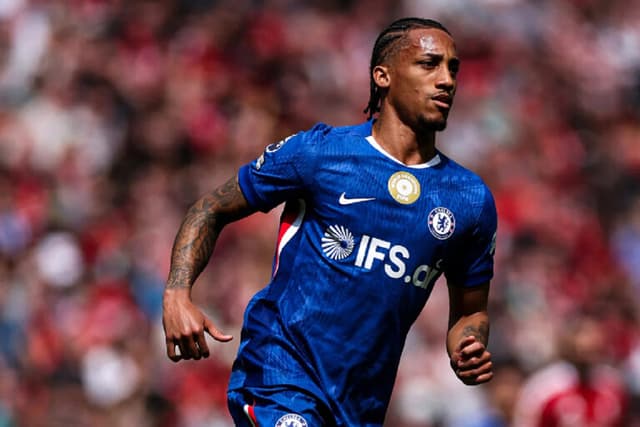 João Pedro deixa jogo do Chelsea com dores na final da FA Cup
