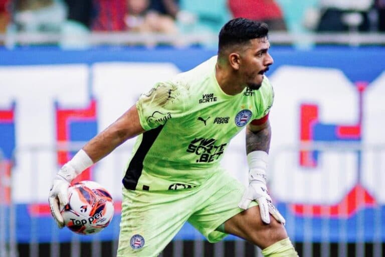 Na mira do Corinthians, João Paulo pode disputar posição com Hugo Souza