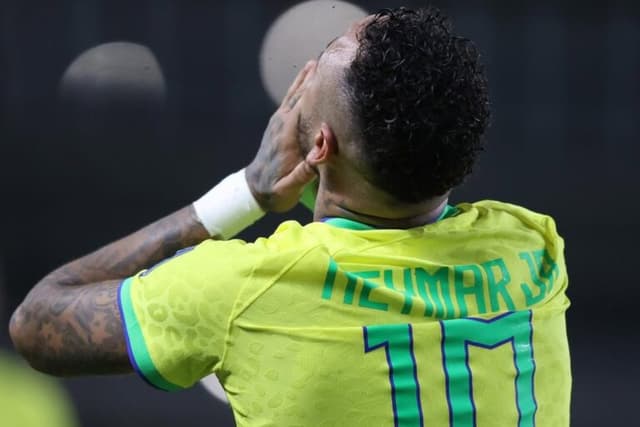 Neymar é ovacionado no Maracanã, durante goleada do Brasil sobre o Panamá