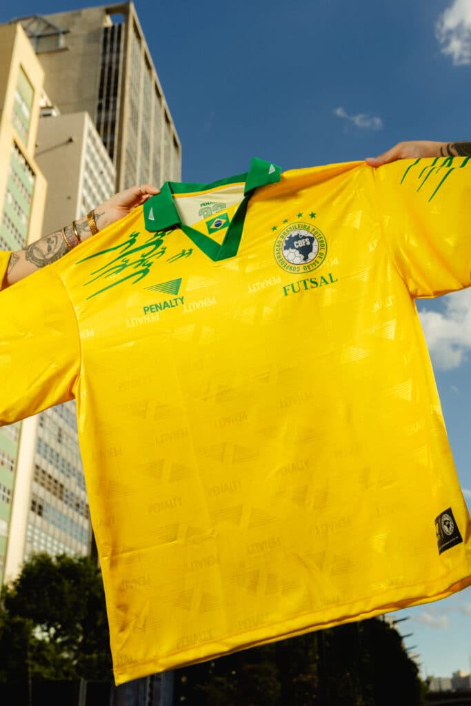 Camisa da Penalty em alusão à seleção de futsal de 1996 - Divulgação