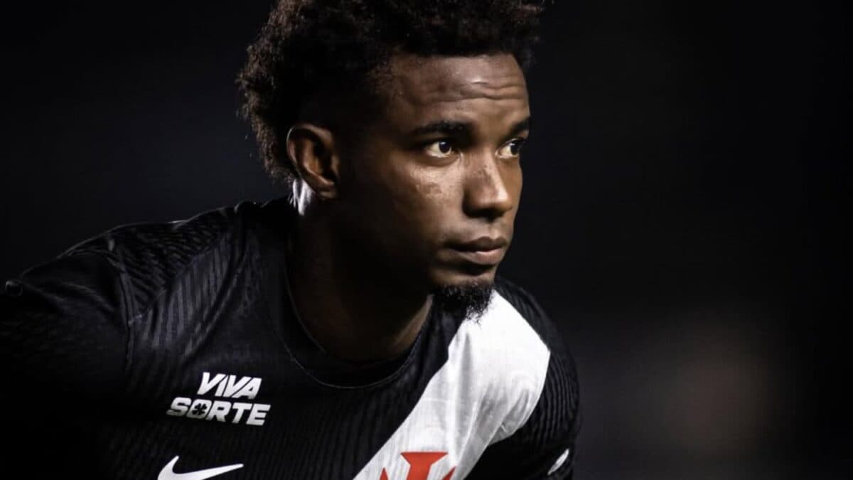 Thiago Mendes sofre racismo após post sobre o Boca