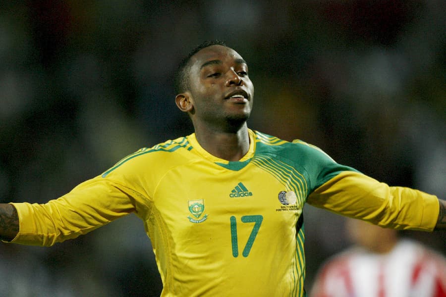 Benni McCarthy em ação pela África do Sul - EFE/KIM LUDBROOK