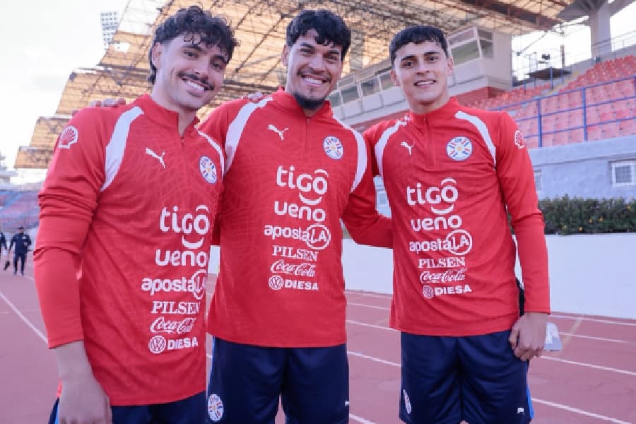 Mauricio, Gustavo Gómez e Ramón Sosa foram convocados para disputar a Copa do Mundo pela seleção paraguaia - Reprodução/@albirroja