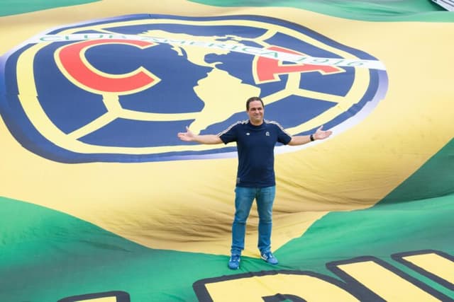 Ídolo, André Jardine se despede da torcida do América-MEX