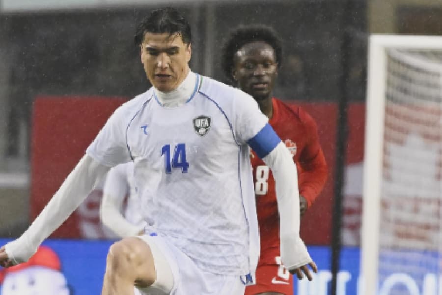 Shomurodov em ação pelo Uzbequistão - Reprodução/@shomurodov.eldor