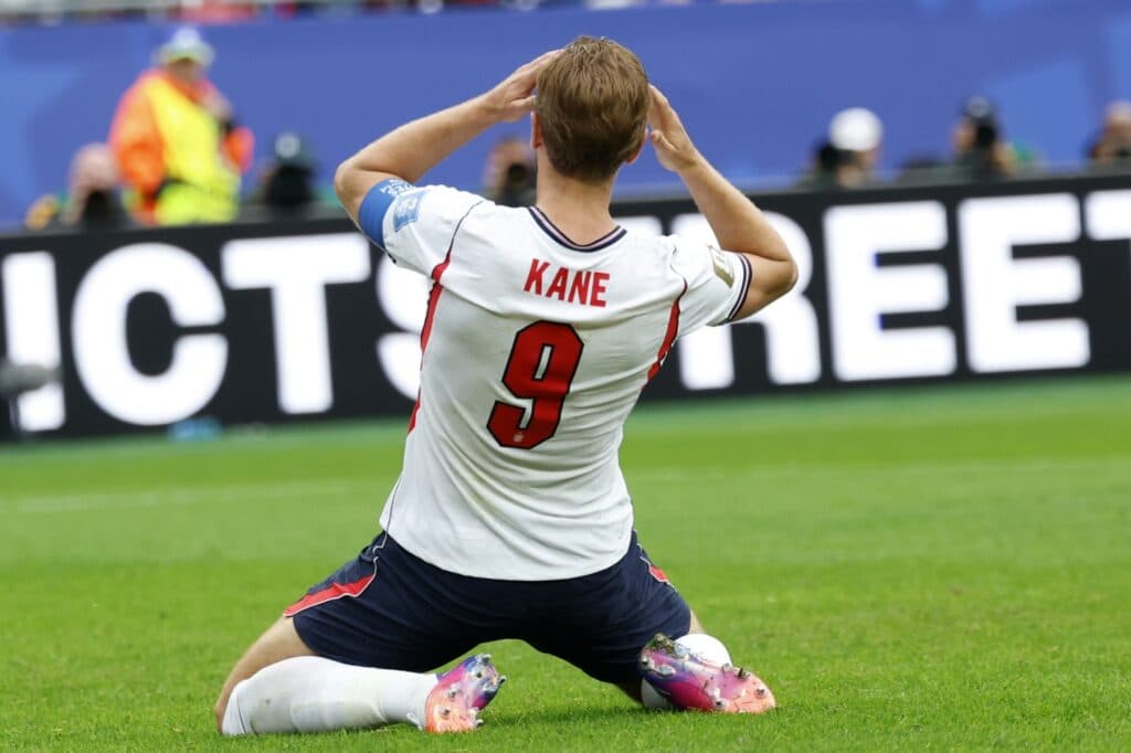 Gana segura pressão da Inglaterra e garante empate na Copa