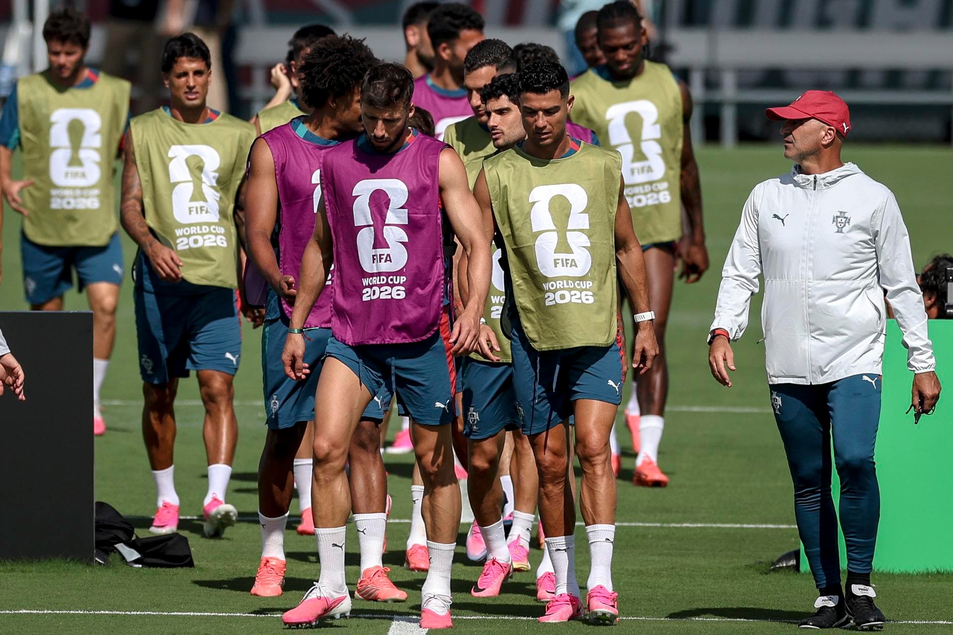 Técnico de Portugal vê ‘barulho injusto’ após tropeço na estreia