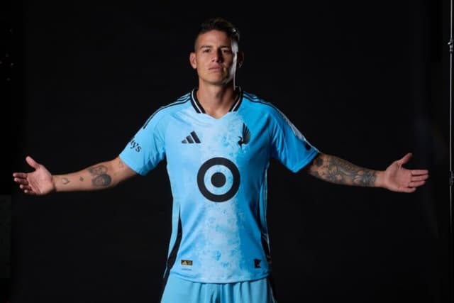 James Rodríguez ignora filha de presidente colombiano em cerimônia de despedida