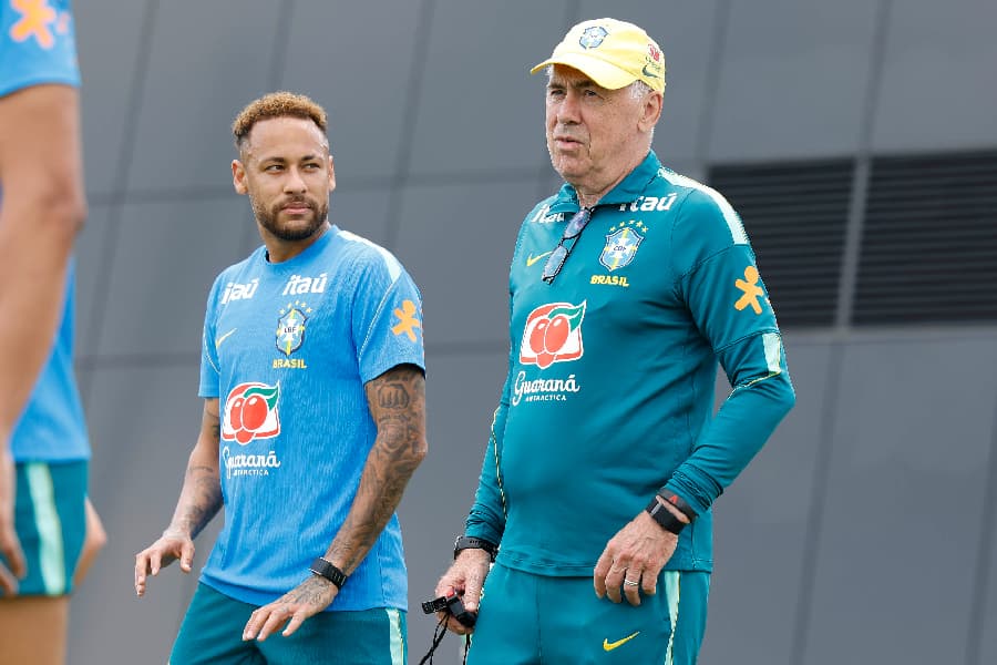 Neymar e Carlo Ancelotti durante treino da seleção brasileira - Rafael Ribeiro / CBF, Nelson Terme / CBF
