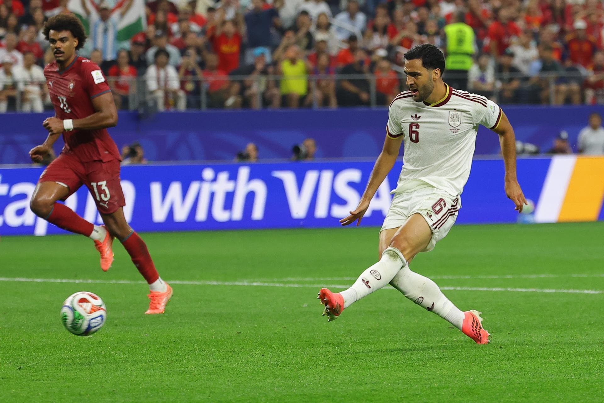 Merino decide nos acréscimos, e Espanha elimina Portugal da Copa