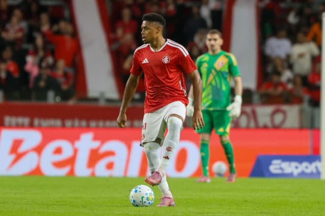 Victor Gabriel, do Inter, é suspenso até que Pec retorne aos treinos