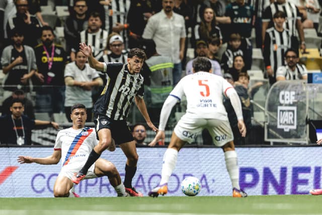 Lei do ex pune falha, e Atlético-MG empata com Bahia em casa