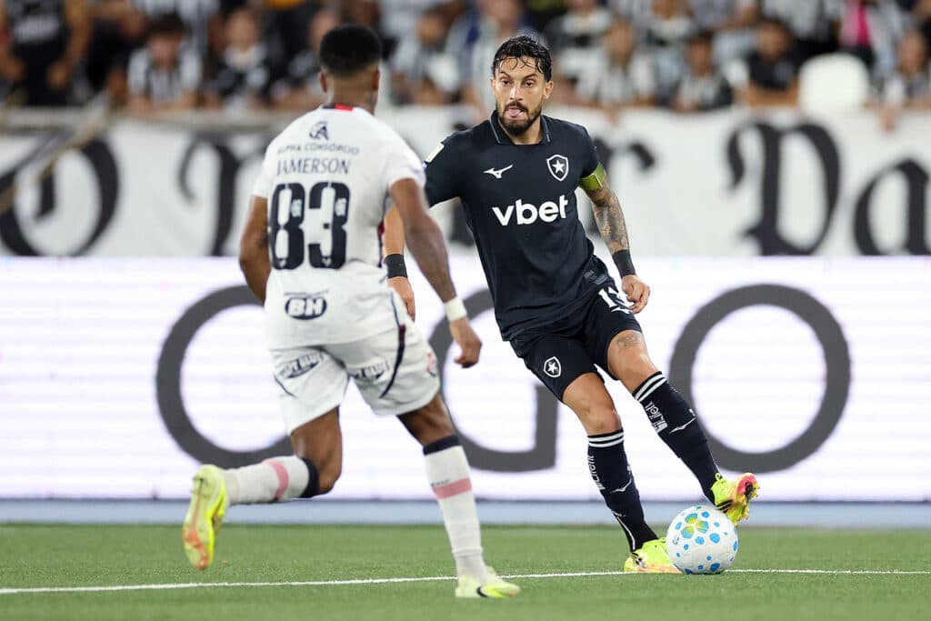 Com Danilo, Botafogo esbarra em goleiro e empata sem gols com Vitória